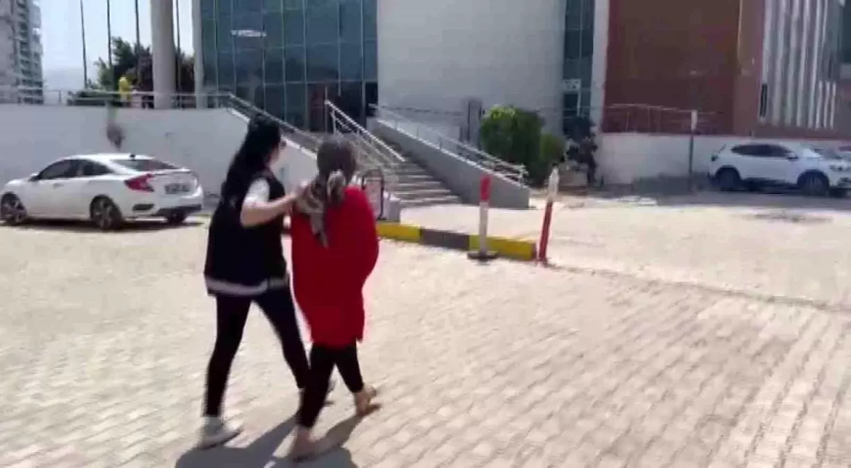 hatayda kadin hirsizlik yaparken yakalandi vWi6xUDb