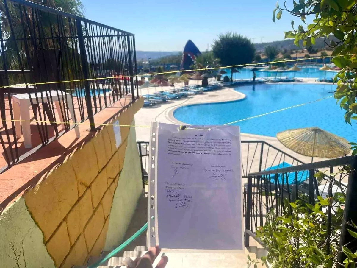 İzmir’de Belediyeye Ait Yüzme Havuzunun Mührü Kırılarak Yeniden Açılması Tartışma Yarattı