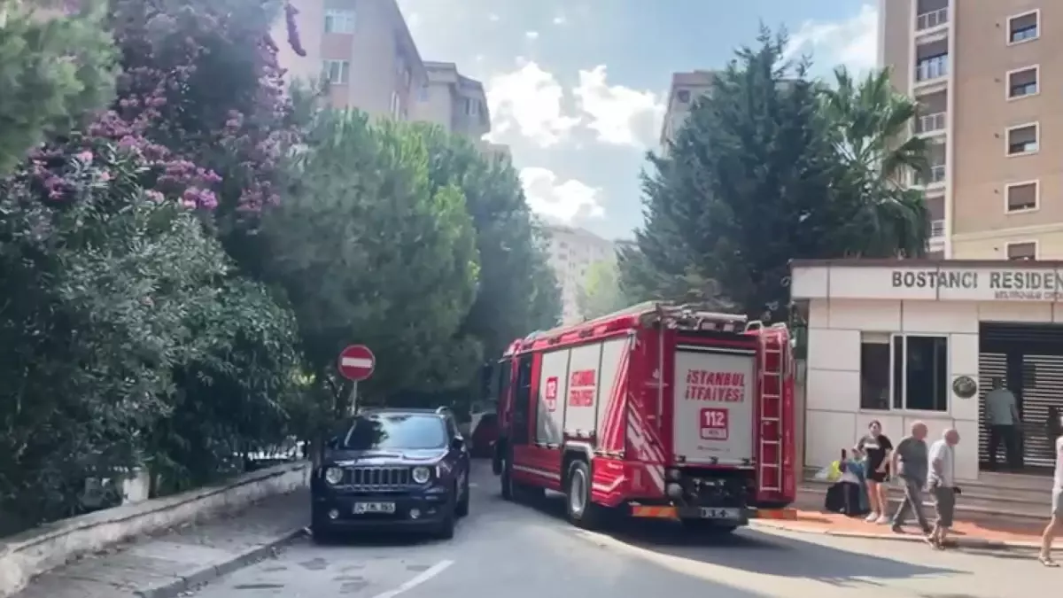 Kadıköy’de Yangın: Ekipler Müdahale Ediyor