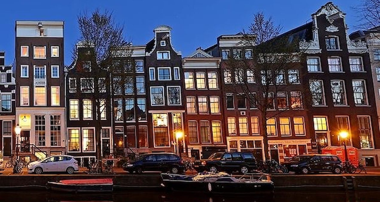 bu ulkedeki evlerde perde gormek neredeyse imkansiz asla kullanmiyorlar XCqUpOUX