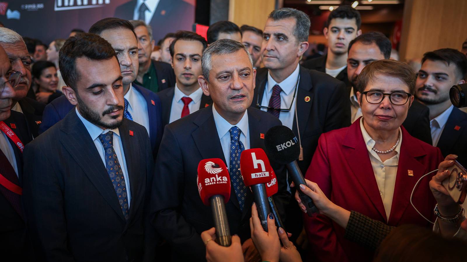 Özel’den Bayrampaşa seçimi değerlendirmesi: Kazanamadıklarını siyasi yan kesicilikle ele geçirmeye alışanlar irade gaspı diyor; edep yahu!