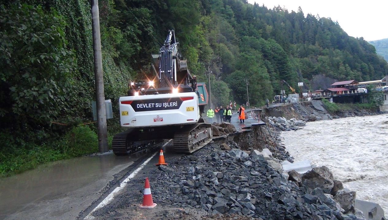 rizede hastalar coken yoldan iple tahliye edildi ExLhrhBS