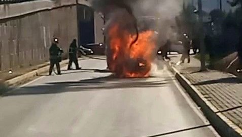 sivasta otomobil alev topuna dondu Rasw5lM7