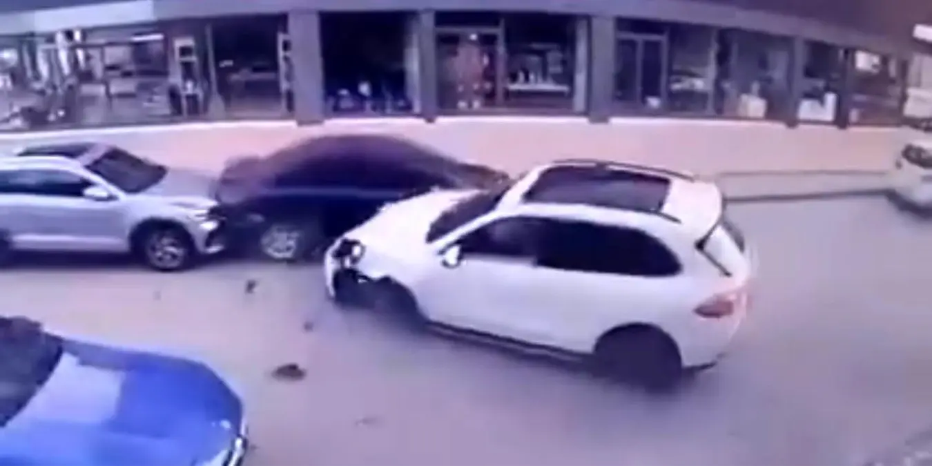 tokatta luks porsche cipin tekerle carpisma sonucu koptu p5NwGXiH