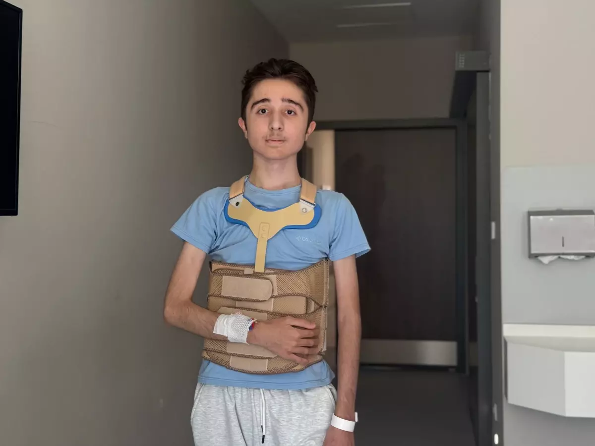 15 yasindaki eren sayin riskli skolyoz ameliyatlariyla sagligina kavustu chVwOuHl