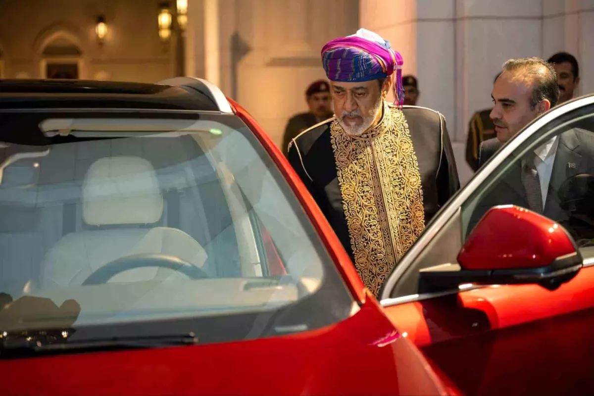 bakan kacir anadolu kirmizisi togg turkiye umman dostlugunun simgelerinden biri oldu ScvZzlNA.jpg