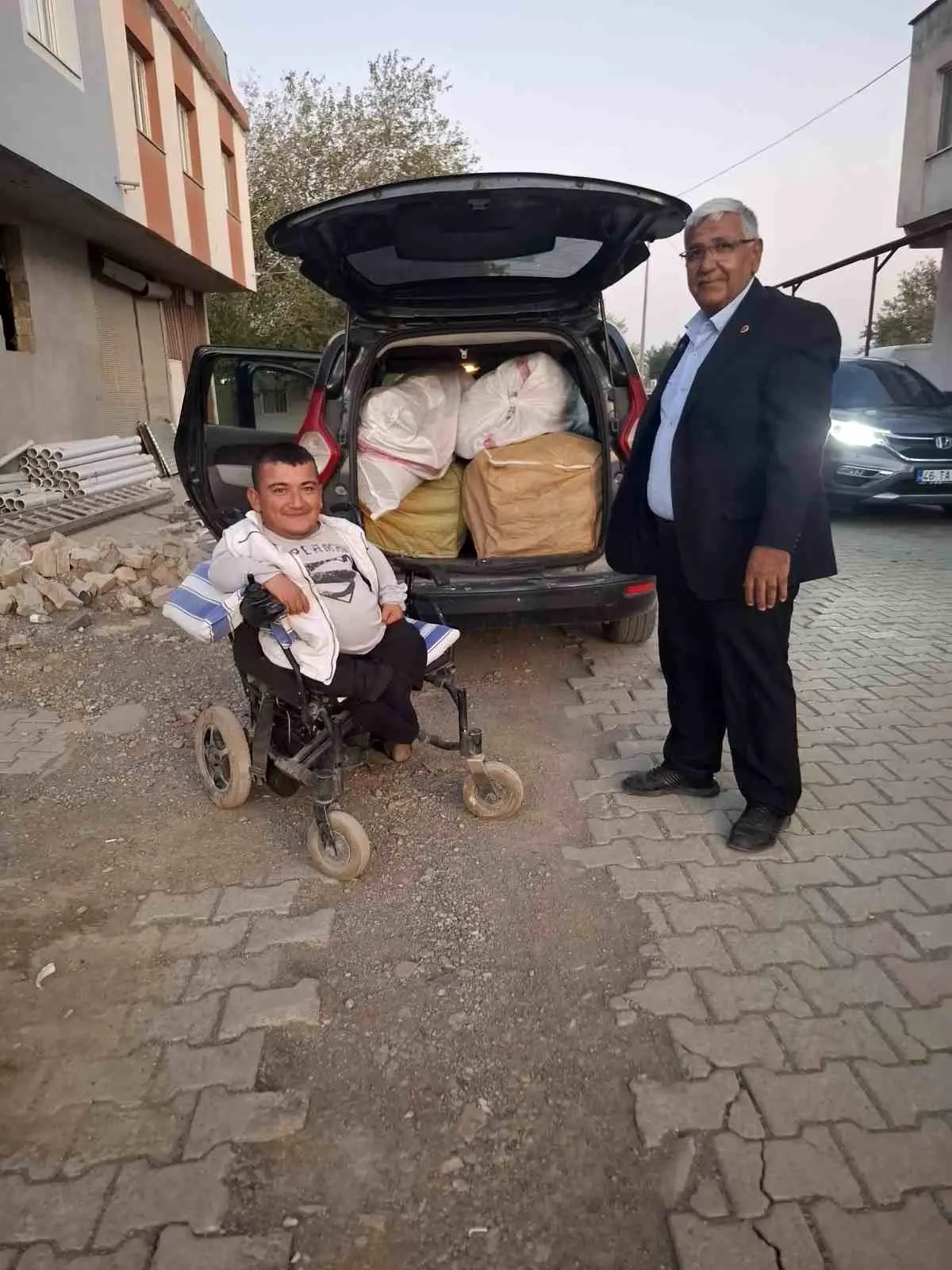 cam kemik hastasindan filistin icin destek 5SwpJ4KF.jpg