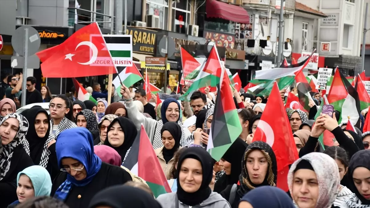 duzcede gazze icin yuruyus duzenlendi V5WwnPeH