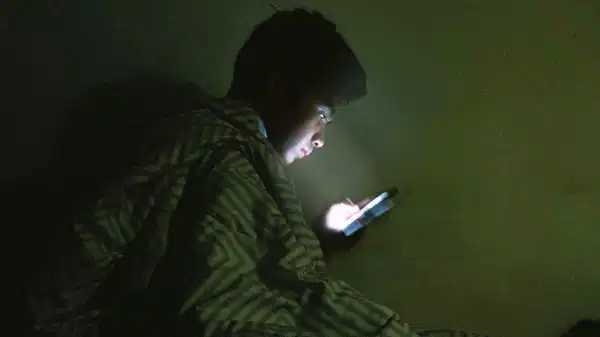 Gece telefona bakanlar dikkat: Sessizce çökertiyor!