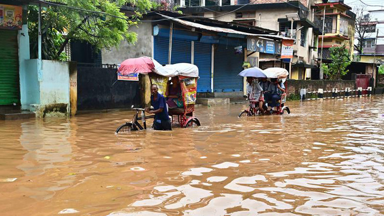 hindistanda sel ve heyelanlar 18 kisinin olumune yol acti 8L4E5rt2