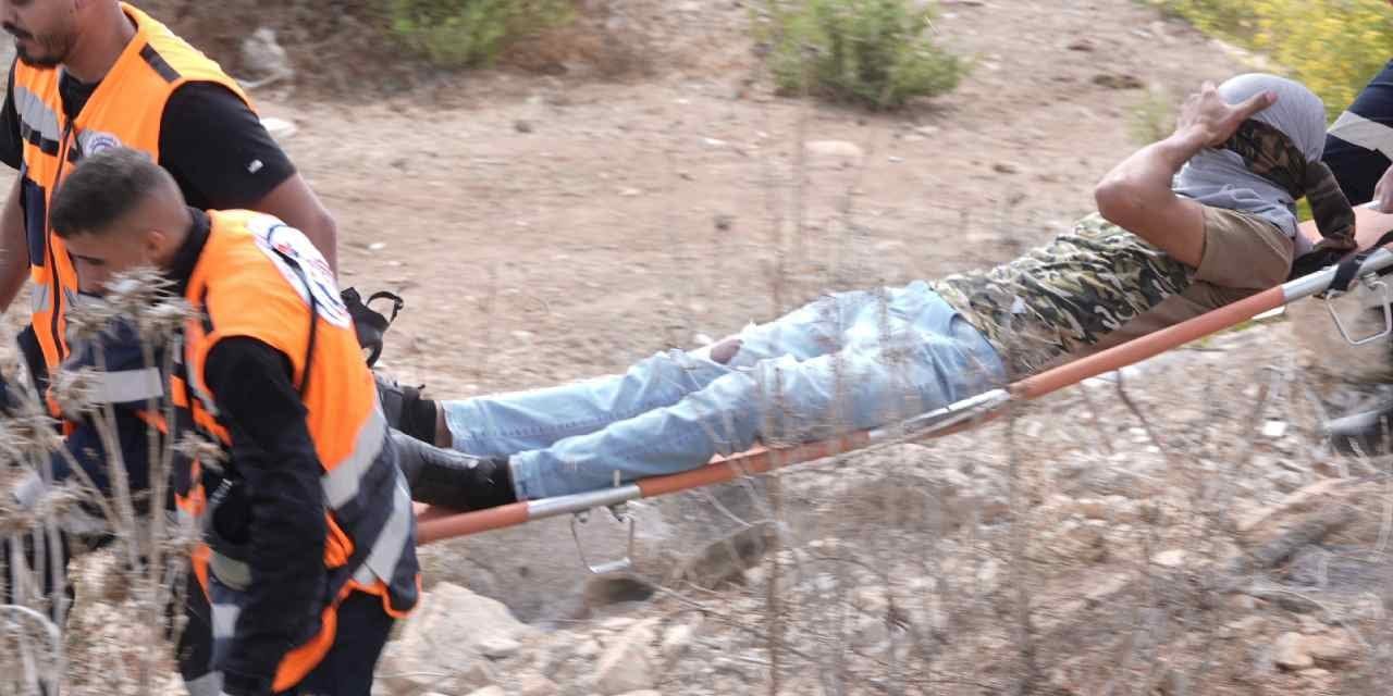 israil askerleri sevinmeyin diyerek filistinli kalabaliga saldirdi aa82ApLZ.jpg