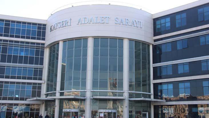 Mahkemede ilginç olay! Avukat babalar kavga etti, oğulları savundu