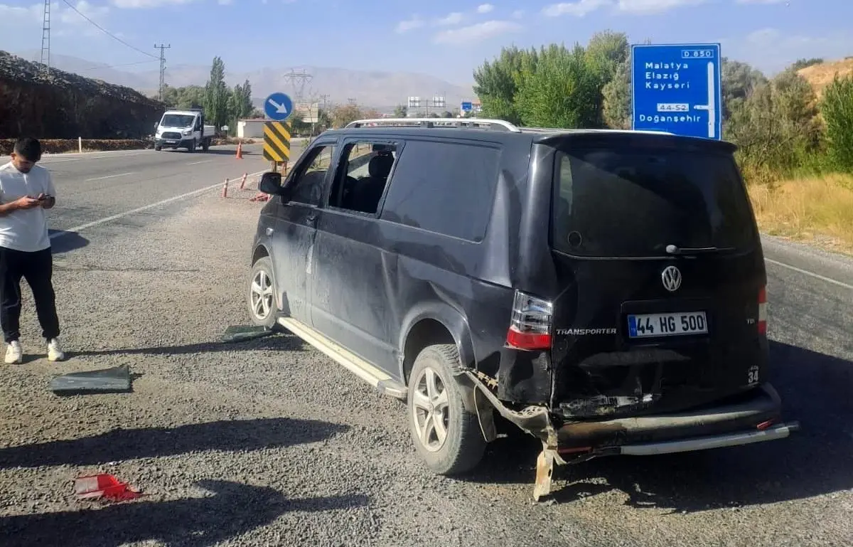 Malatya’da Trafik Kazası: 1’i Çocuk 2 Yaralı