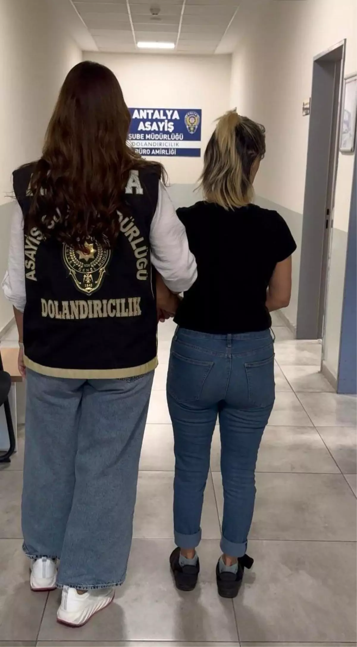 sahte altin satmaya calisan kadin tutuklandi ssV24wVF.jpg