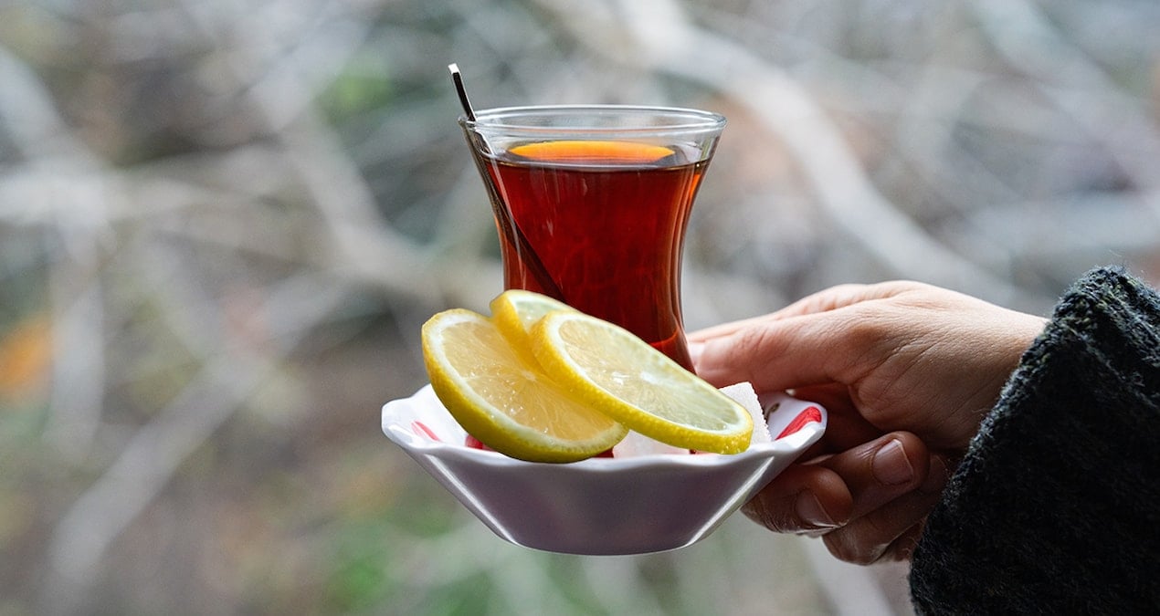 Çayın yanındaki limon için ekstra para isteyen işletmeye ceza kesildi