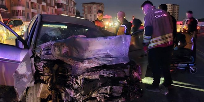 Hatay’da otomobil ile minibüs çarpıştı: Çok sayıda yaralı var