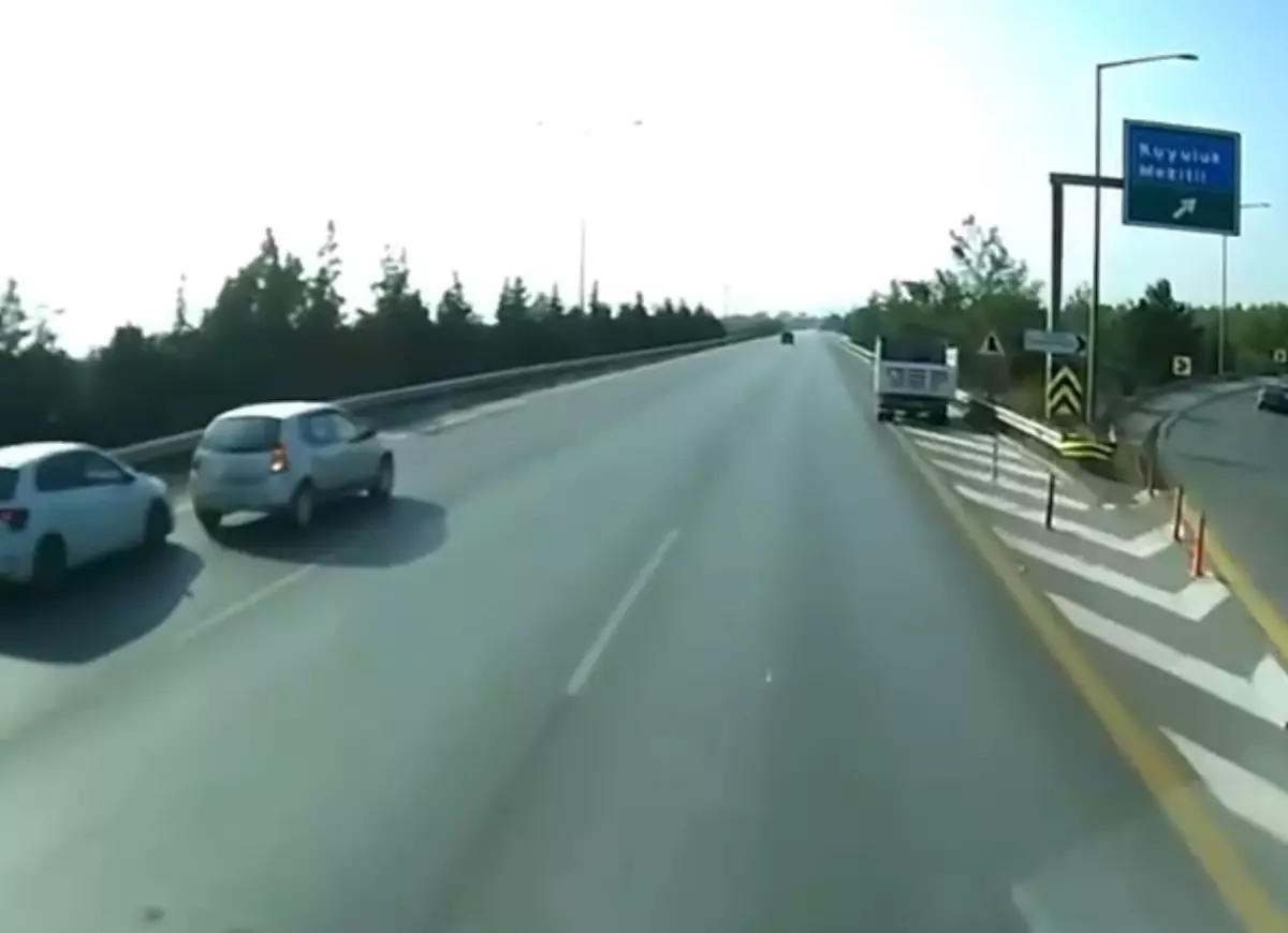 Mersin Otoyolunda Çarpışma: Yaralı Yok, Maddi Hasar Var