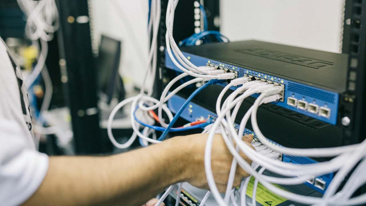 teknoloji devi yil sonuna kadar binlerce kisiyi isten cikaracak DXAK4OUp.jpg