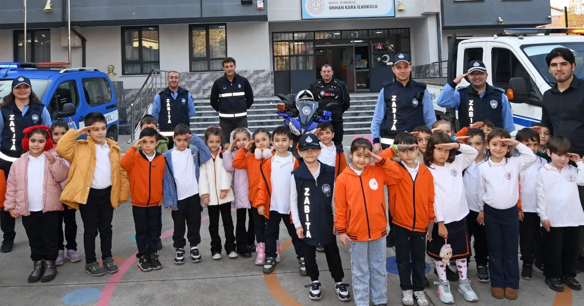 Bursa Osmangazi’de minikler zabıtanın görevlerini öğrendi