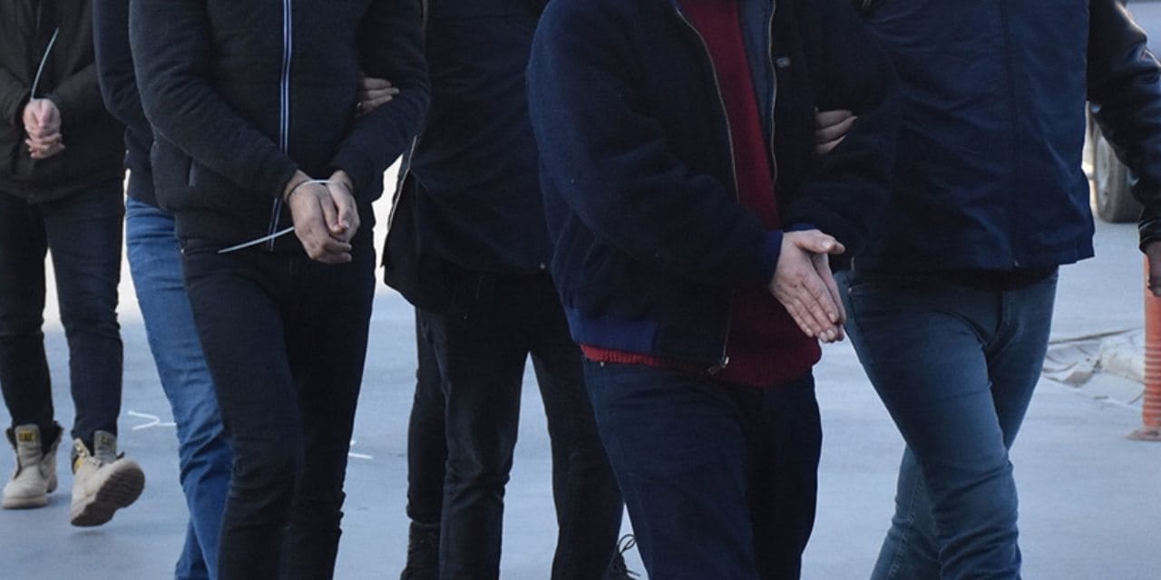 Eski asker ve polis 4 FETÖ firarisi yakalandı