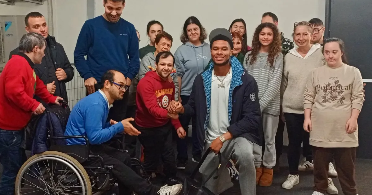 İstanbul’da engelleri aşan çocuklar basketbol maçında