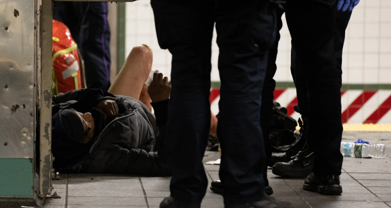 Metroda uyuyan adamı ateşe verdi: Polis hala onu arıyor