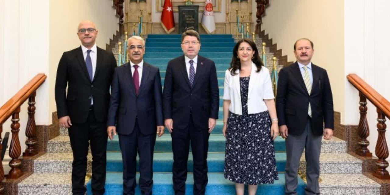 Son dakika |  DEM İmralı Heyeti’nden Adalet Bakanı Tunç’a ziyaret