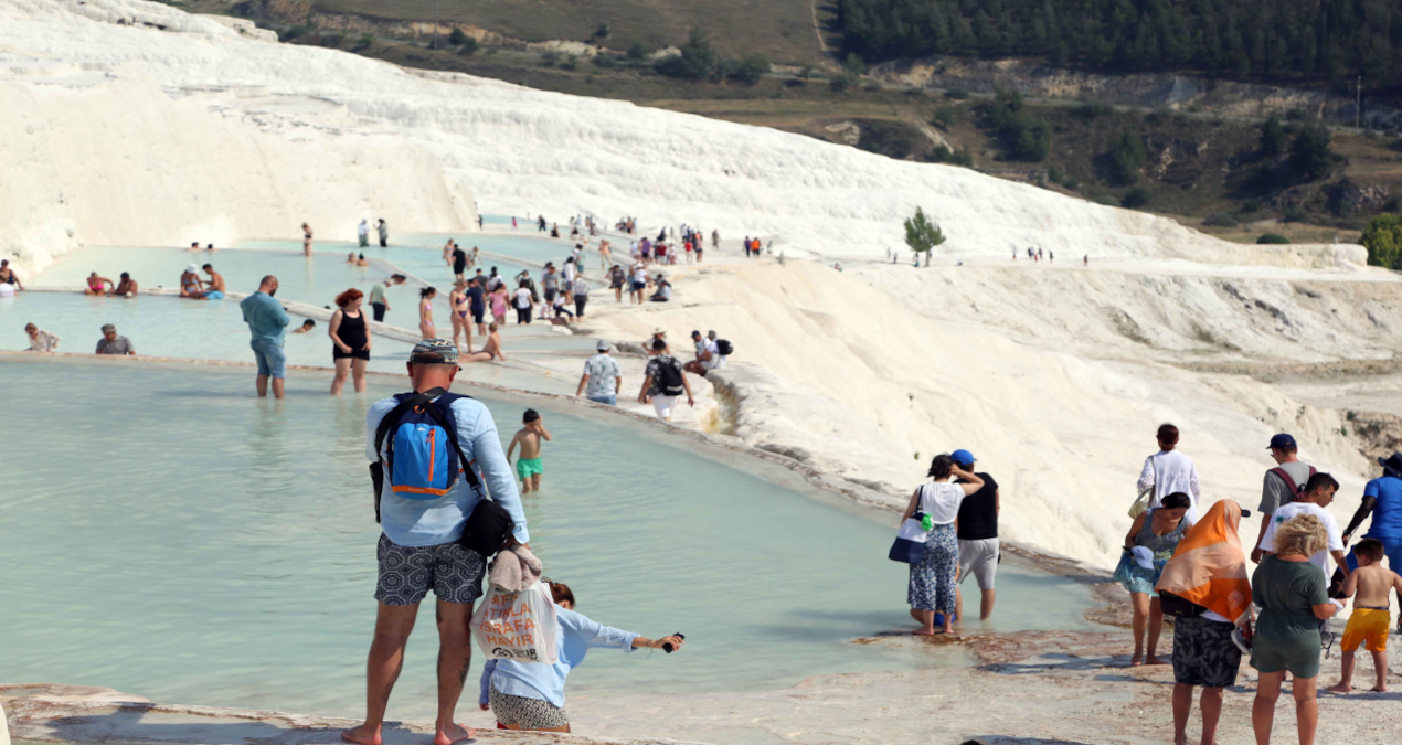 UNESCO Dünya Mirası Listesi’ndeki Pamukkale Travertenleri yok olmakla karşı karşıya!