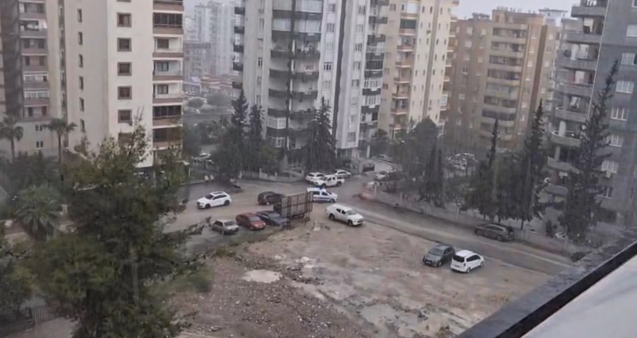 Adana’da Şiddetli Yağış ve Dolu, Şehirde Hayatı Olumsuz Etkiledi