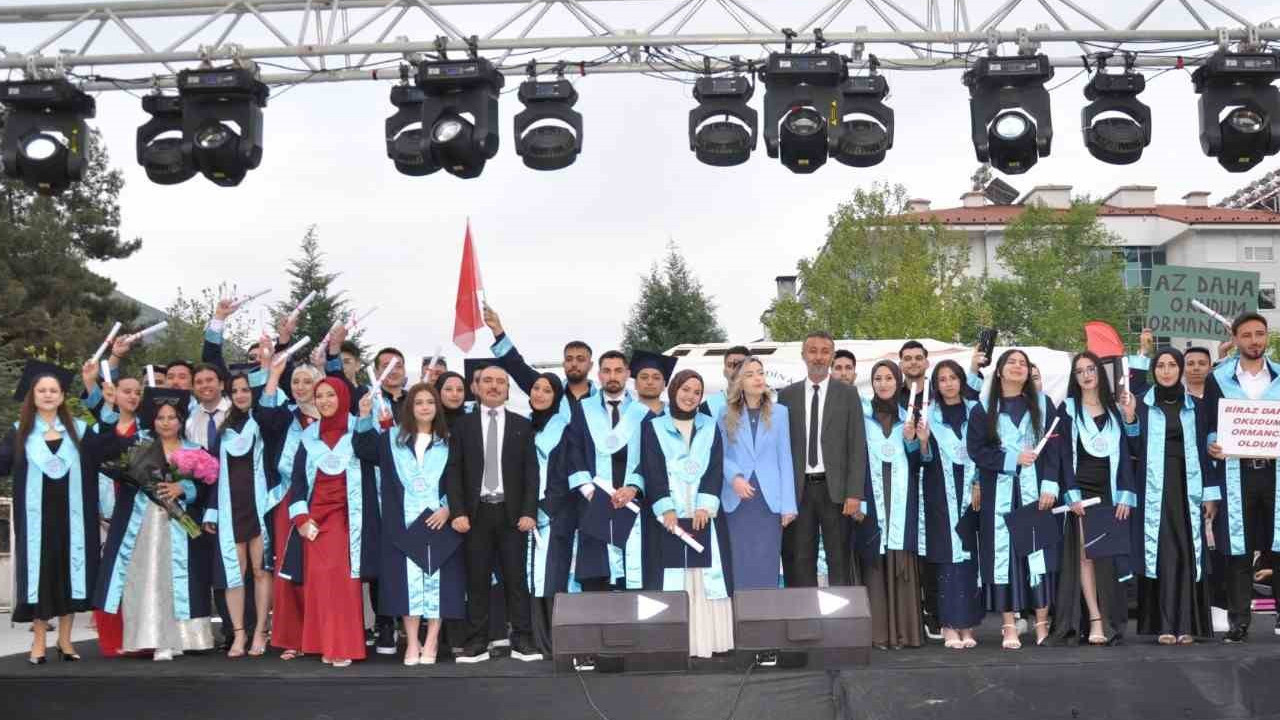 ALKÜ’de Mezuniyet Coşkusu