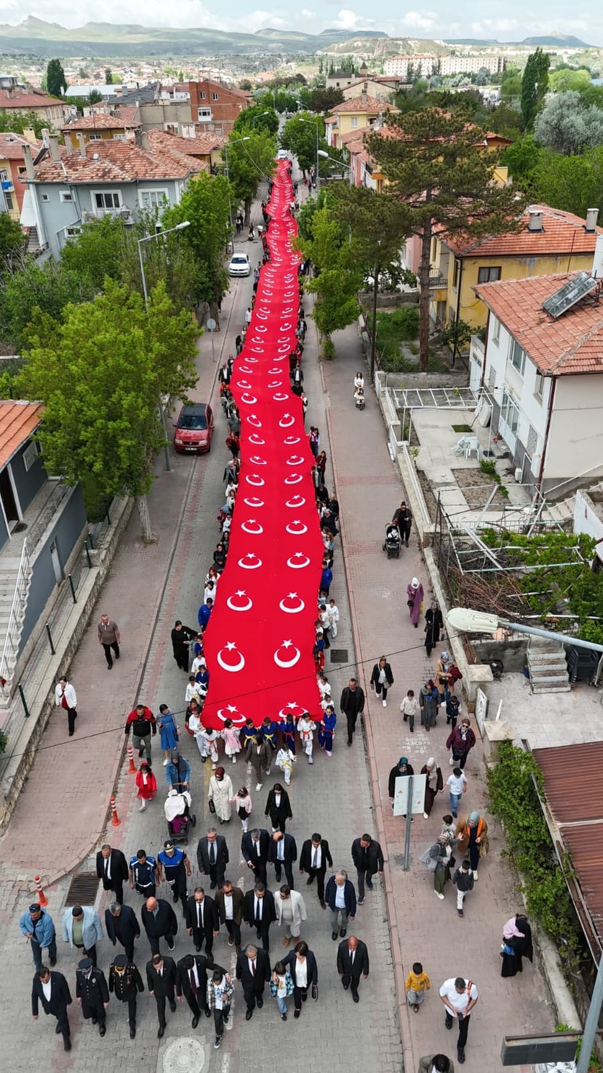 Avanos’ta 19 Mayıs Bayramı Coşkuyla Kutlandı: 135 Metrelik Dev Türk Bayrağı Taşındı