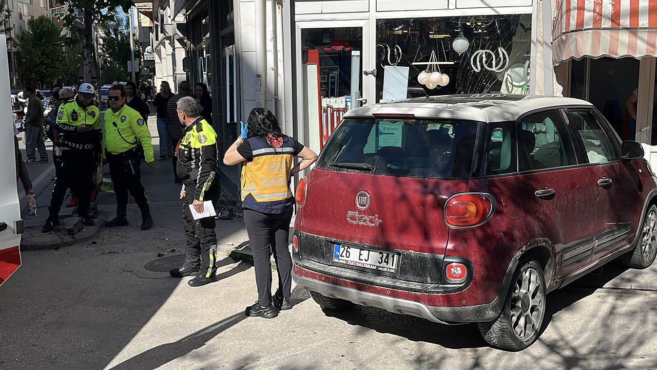 Eskişehir’de Kaldırımda Bekleyen Yaya Hayatını Kaybetti