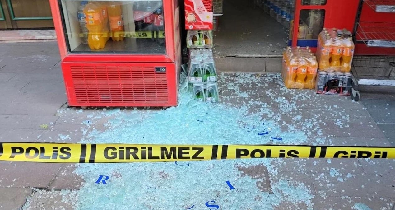 Küçükçekmece’de Maskeli Saldırganın Açtığı Ateşle 3 Kişi Yaralandı