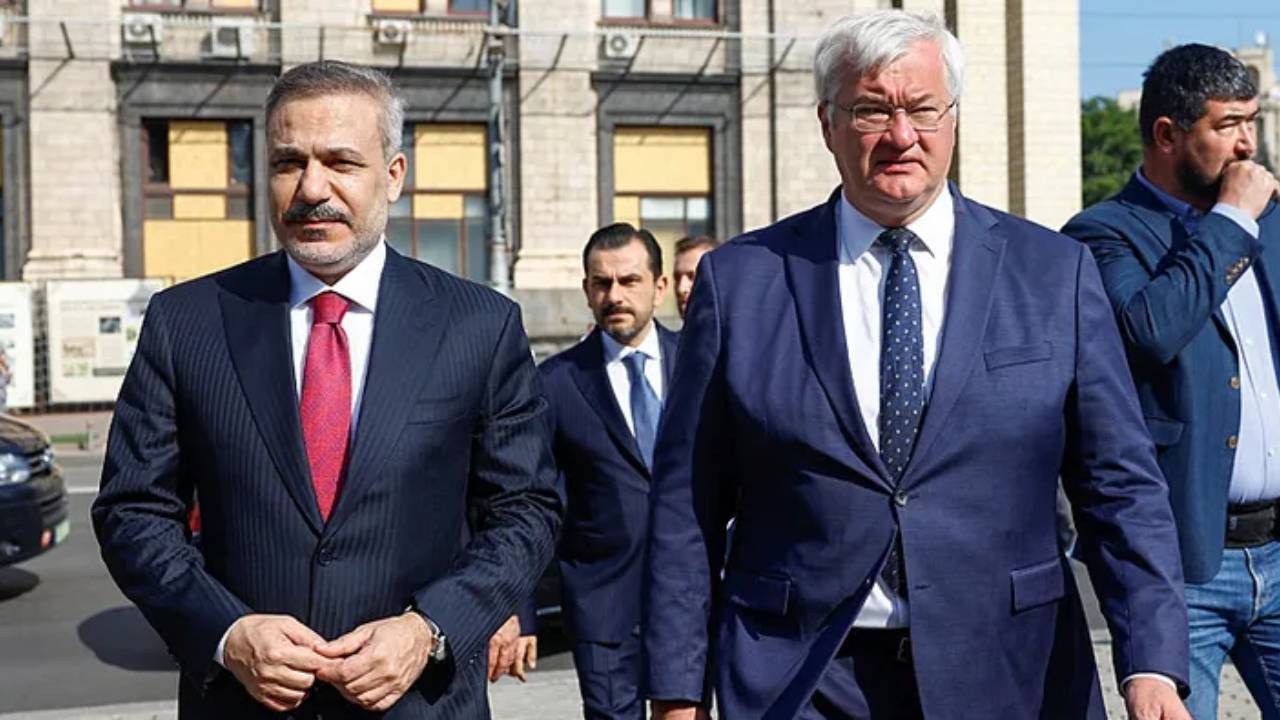 Hakan fidandan ukraynali bakanin yaninda karadeniz uyarisi turk sahipli gemi vurulmustu tCDqjvdF